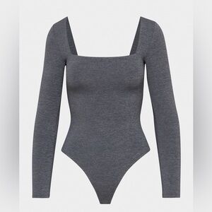 Aritzia Babaton Contour Squareneck Long Sleeve Bodysuit